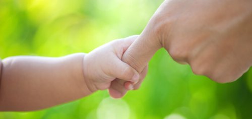 Emprender la maternidad, transitar un camino lleno de manchas