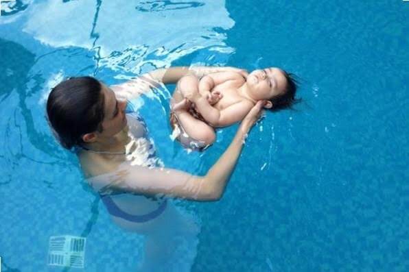 11 beneficios de la estimulación acuática en bebés
