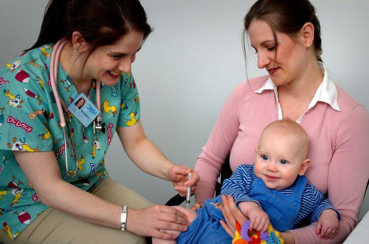 Cómo son las primeras vacunas del bebé