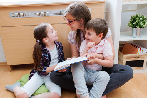 Las actividades para trabajar la lectura con niños te hará pasar grandes momentos con ellos.