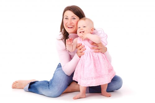 mother-and-baby-isolated-871294248560rux