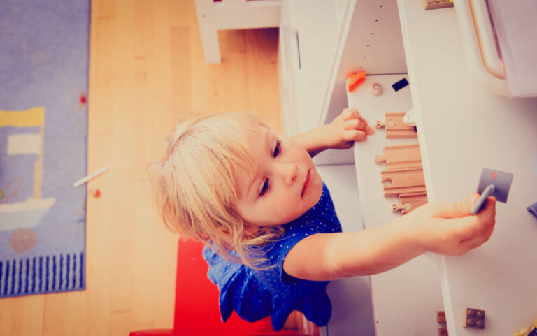 Por qué a los niños pequeños les encanta trepar