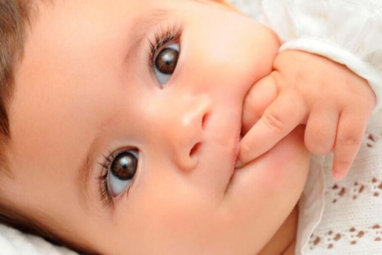 7 consejos para evitar que el niño se chupe el dedo