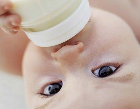 Cómo preparar, limpiar y esterilizar el biberón paso a paso