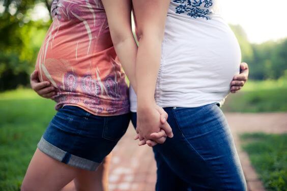 ¿El embarazo es contagioso? ¡Cuidado si tienes una amiga embarazada!