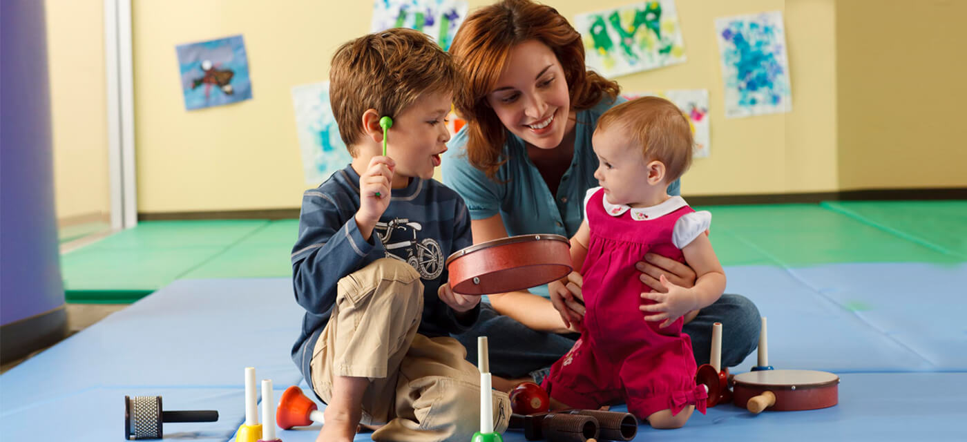 trouver-une-classe-famille-musique-1400x640px