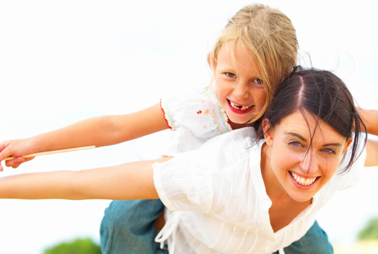 Si eres una madre feliz tu hijo será más inteligente