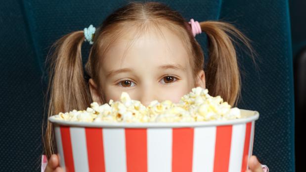 El cine casero es una de las actividades en familia preferidas