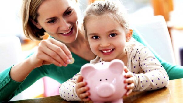 Pequeños consejos de economía doméstica con niños en casa