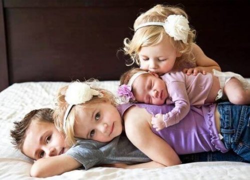 Hermanos mayores: implícalos en la llegada de su hermano