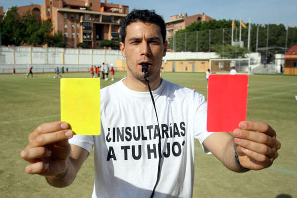 Padres hooligans, otro tipo de padres tóxicos