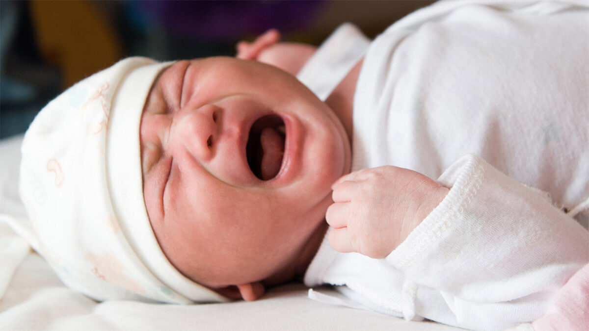 ¿La acupuntura puede aliviar los cólicos de los bebés?