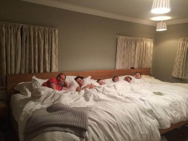 Una cama de 5.5 metros para una pareja y sus hijos