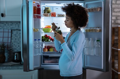 ¿Cómo sobrellevar los antojos de manera saludable?