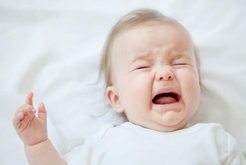 Un bébé qui pleure.