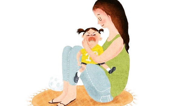 Dessin d'une maman qui câline sa fille en pleurs.