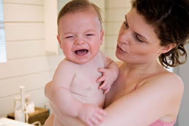 ¿Cómo evitar que un bebé se sobresalte?