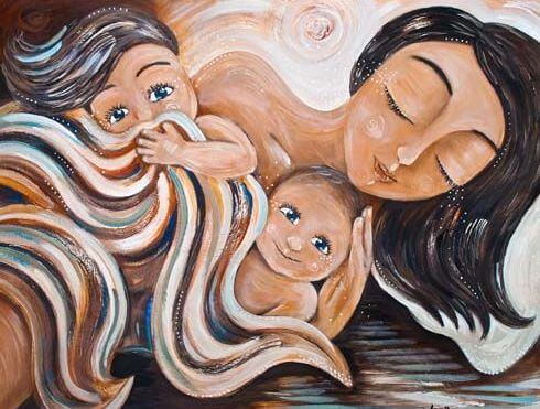 En målning av en mamma som sover med sina barn.