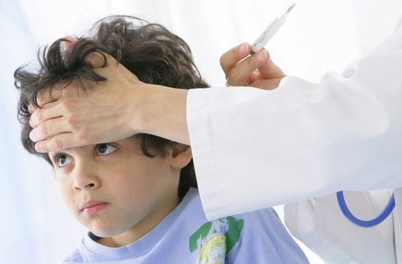 Auscultation médicale pédiatrique.