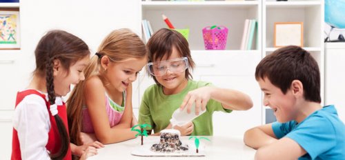 La educación disruptiva sugiere pasar de la teoría a la experiencia.