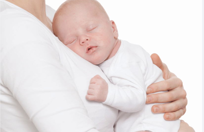 ¿En qué consiste la terapia craneosacral para los bebés?