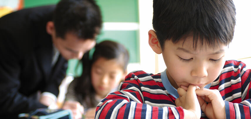 Des enfants japonais en classe