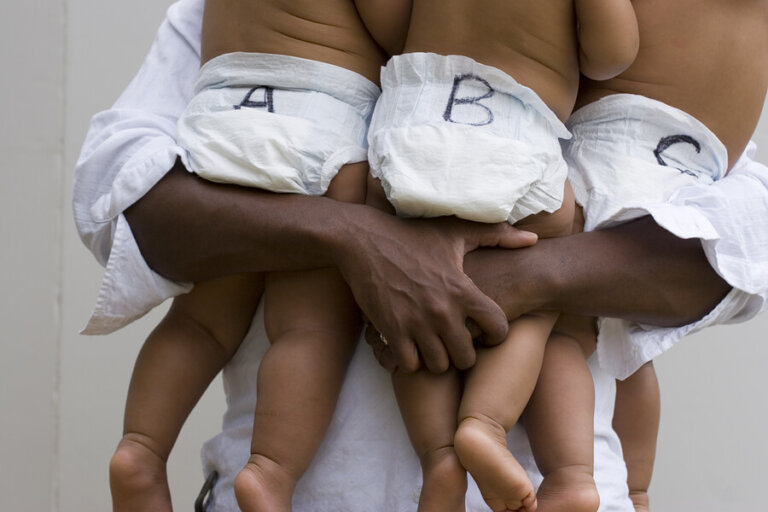 ¿Cómo amamantar a los trillizos?