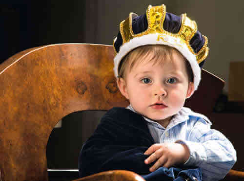 Sobrevalorar a los niños los puede convertir en narcisistas