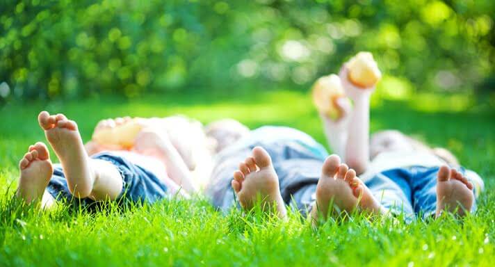 Jugar al aire libre es clave para tu hijo