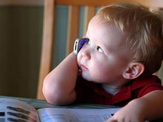 El uso del móvil puede causar retraso en el habla