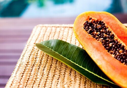 La papaya es una de las frutas ideales para la embarazada.