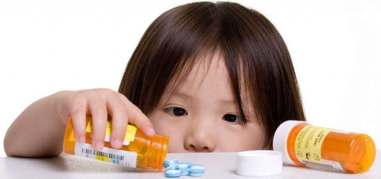 Peligros de dejar los medicamentos al alcance de los niños