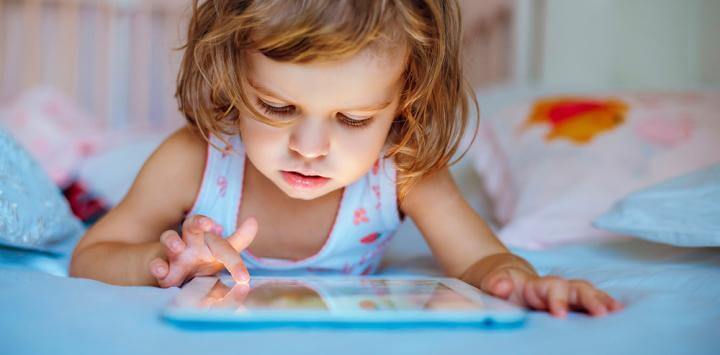 El uso de pantallas “touch” altera el sueño de tu hijo