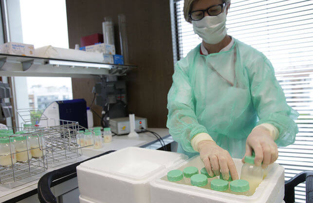 Le lait maternel donneur est une ressource épuisable à laquelle on ne peut accéder que sous prescription medicale.