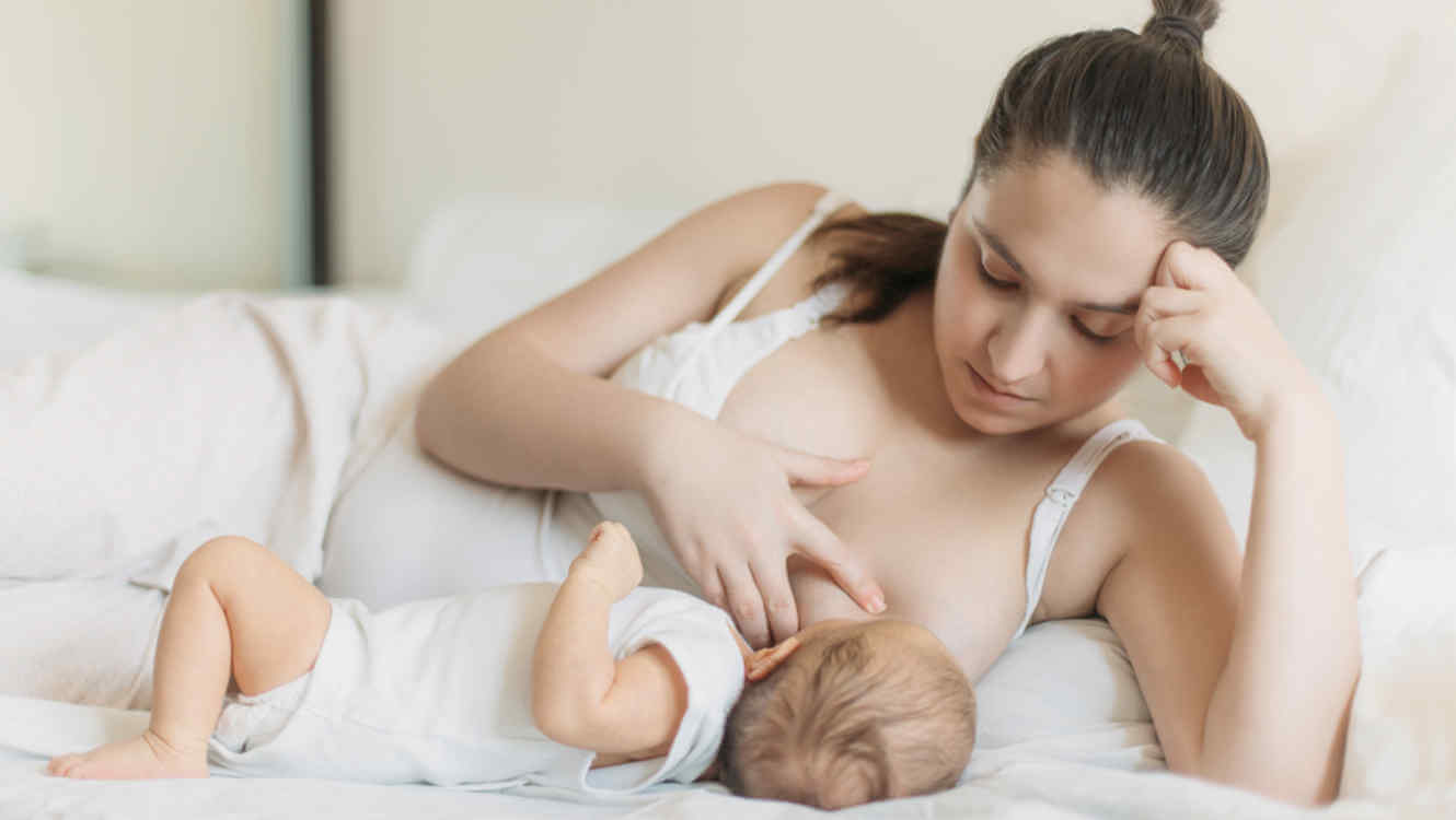 Ceniza Desalentar tal vez 5 posiciones o posturas para amamantar a tu bebé - Eres Mamá