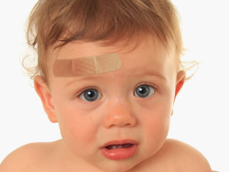 ¿Qué hacer si mi hijo se golpeó fuerte en la cabeza?