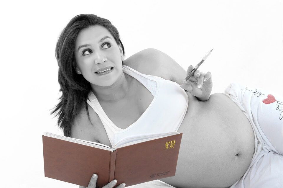 ¿Por qué es bueno llevar un diario del embarazo?
