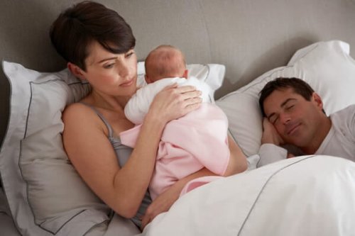 ¿Qué puedo hacer si mi hijo se despierta por la noche?