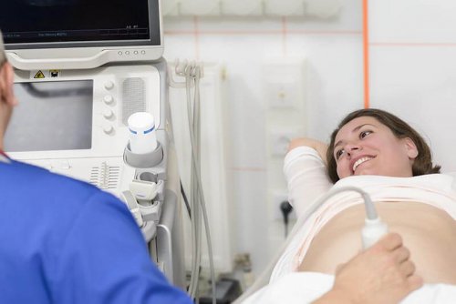 En los controles, el médico determinará si observa síntomas que puedan significar la falta de líquido amniótico.