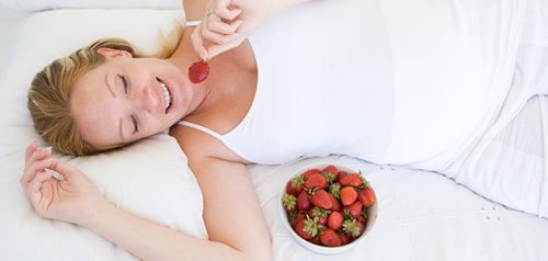 ¿Cómo enfrentarse a los antojos durante el embarazo?