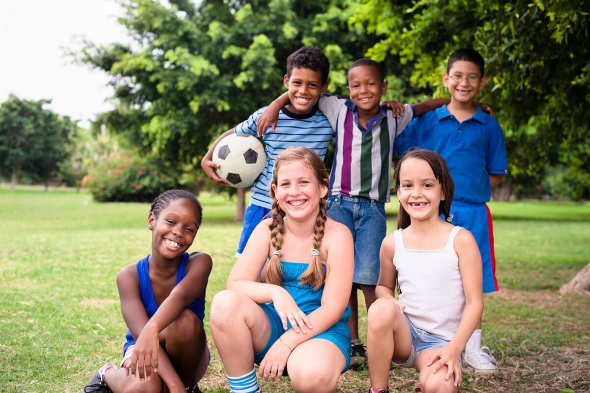 Que los niños hagan deberes en el verano puede coartar su tiempo de esparcimiento.