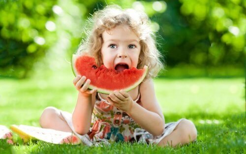 Cómo elegir las mejores meriendas saludables para tu hijo