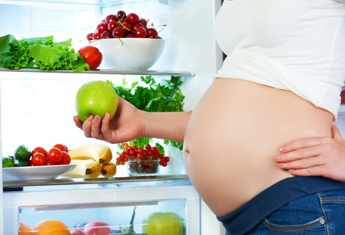 ¿Pueden algunas comidas alterar el movimiento del feto?