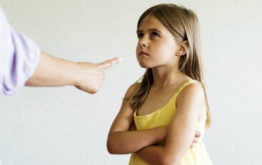 Las madres estrictas tienen hijas más exitosas