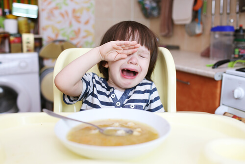 La frustration peut causer des crises de colère chez les jeunes enfants.