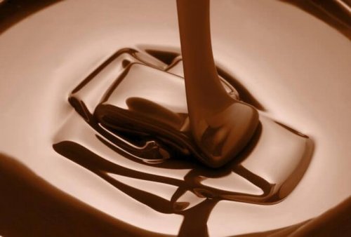 El chocolate es un alimento muy atrayente para los bebés