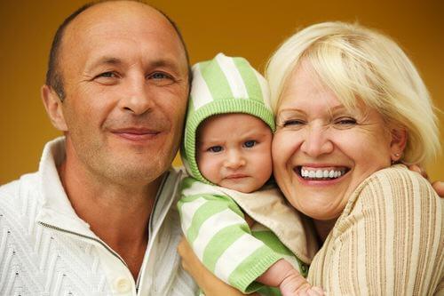 nouveau-né-et-grands-parents