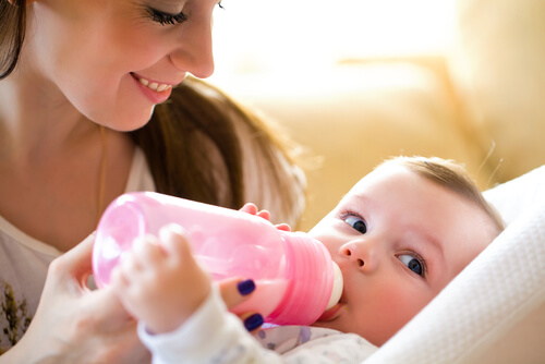 Bebé con su mamá