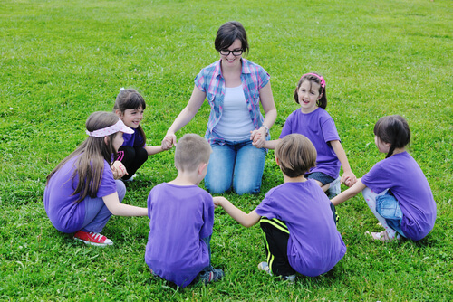 Los niños deben aprender a compartir y pasar tiempo juntos