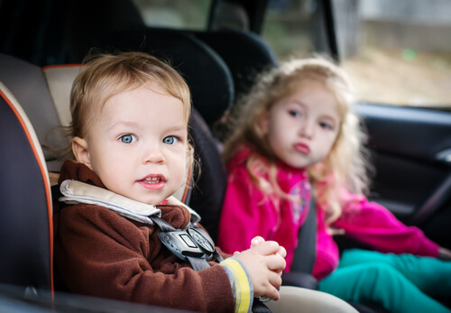 Les sièges auto doivent être adaptés au poids et à la taille de l'enfant pour assurer sa sécurité.
